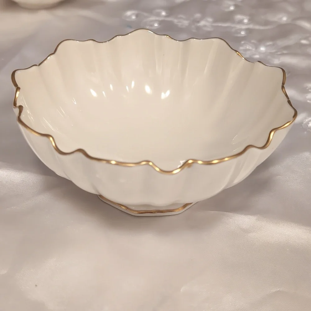LENOX China Candy Nut Dish Gold Trim 5.75” Footed - Picture 1 of 4